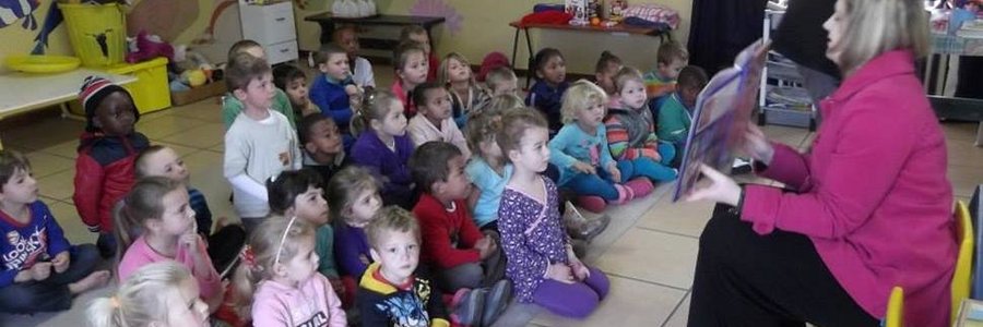 Kleuters van De Kleine Gansies Kleuterskool wat ‘n interessante besoek deur Gansbaai Biblioteek ontvang het 